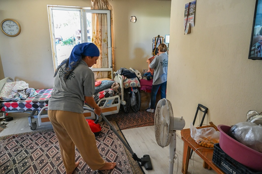 Vatandaşlarımızın Evlerinde Temizlik Hizmeti Sunmaya ve Sağlık Kontrollerini Yapmaya Başladık