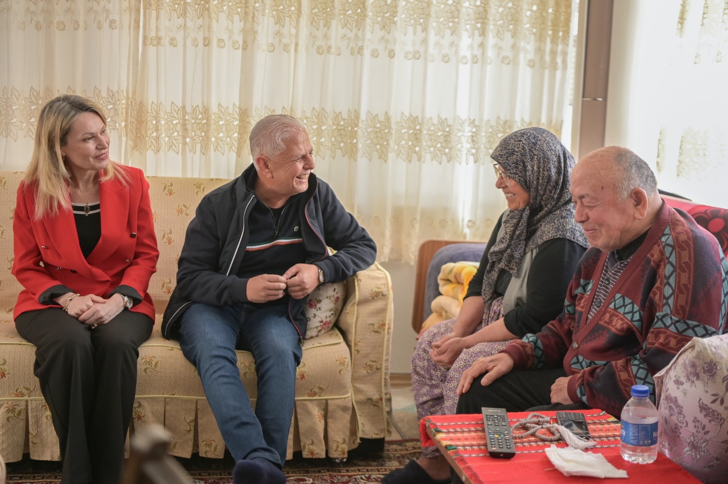 Arefe Gününde, Kıymetli Büyüklerimizi Yalnız Bırakmadık.