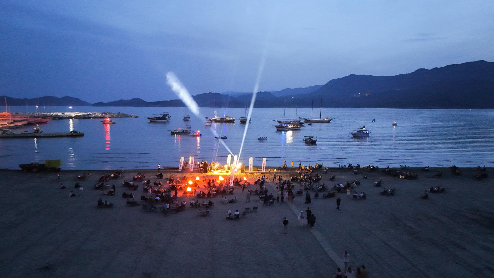 Sandalyeni de Al Gel