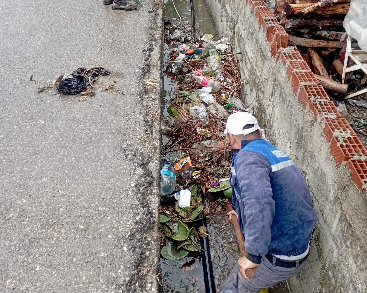 Yağmur Suyu Tahliye Kanallarının Temizlik Çalışmaları